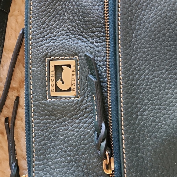 Beautiful NWOT Hunter Green Dooney & Bourke Letter Carrier & Wallet Set 🌲 - Picture 2 of 16